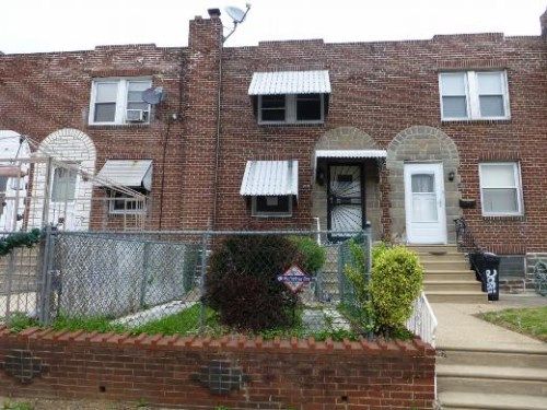 2079 Larue St, Philadelphia, PA 19124