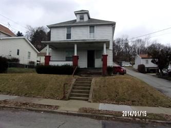 644  Hazel Ave, Ellwood City, PA 16117