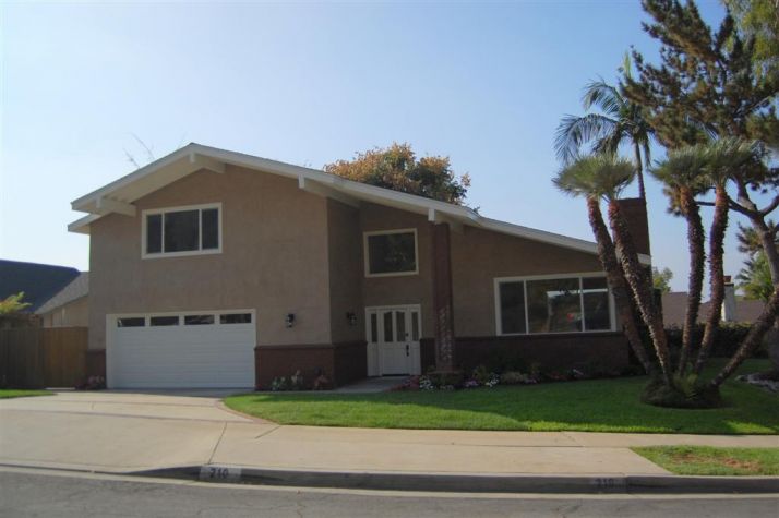 210 W. Scenic Drive, Monrovia, CA 91016