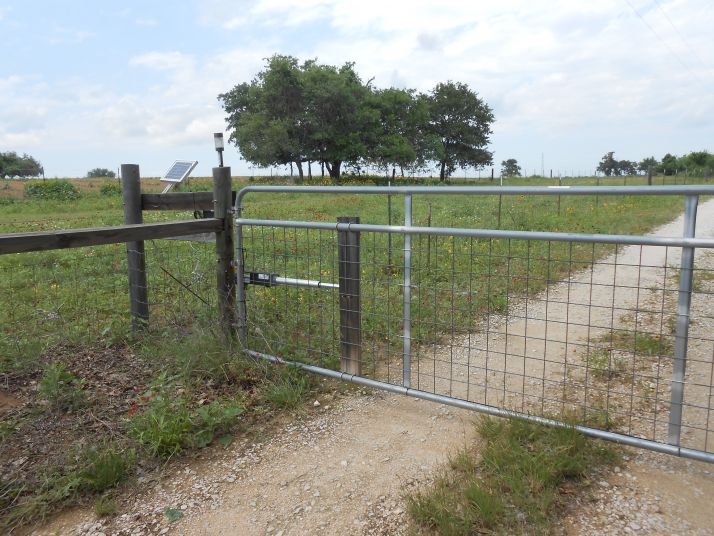 1578 Bugtussle Ln, Luling, TX 78648