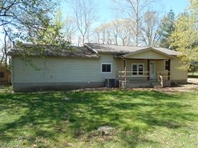 1501 Fox Run Dr, Washington, IN 47501