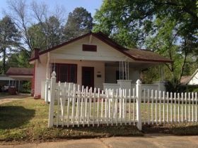 421 W Hickory Ave, Bastrop, LA 71220