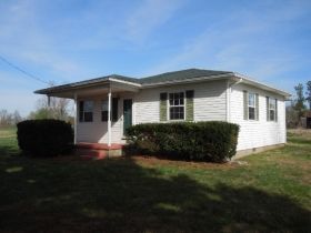 6730 Caneyville Rd, Morgantown, KY 42261