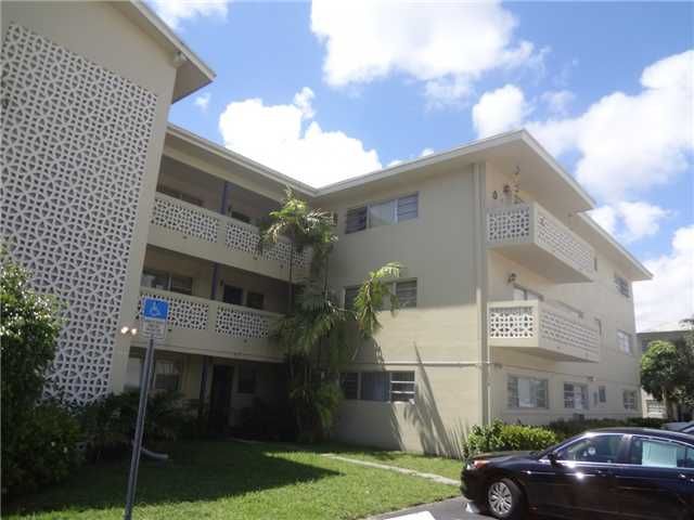 11930 Ne 19th Dr Apt 14, Miami, FL 33181