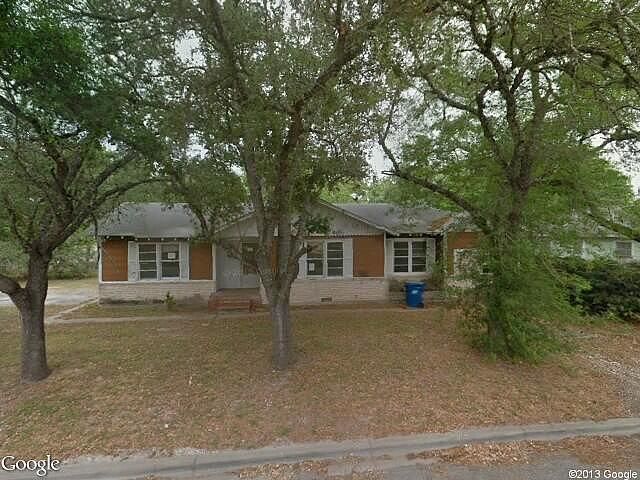 S Chiltipin St, Sinton, TX 78387