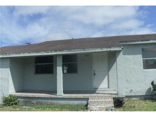 611 E 6 PL, Hialeah, FL 33010