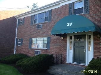 37 Robbins Ln Apt D, Rocky Hill, CT 06067