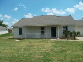 210 Windjammer Rd, Mabank, TX 75156