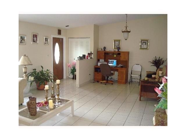 6040 NW 201 ST, Hialeah, FL 33015