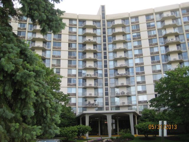 20 N Tower Rd Apt 10g, Oak Brook, IL 60523