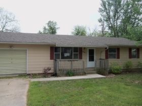 513 E Clara Street, Carterville, MO 64835