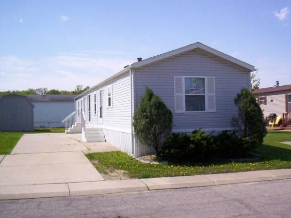 38941 Brooks, New Boston, MI 48164