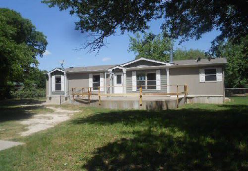 901 James Rd, Granbury, TX 76048