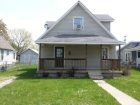 8 S Prettyman Street, Knox, IN 46534