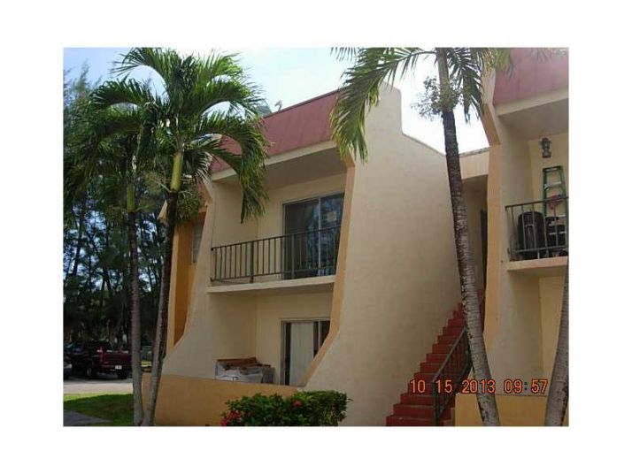 13898 SW 90 AV # 201-EE, Miami, FL 33176