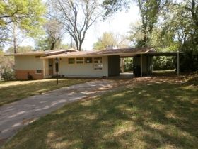 5033 SW 22nd St, Topeka, KS 66614