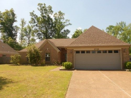 8709 Forest Breeze Dr, Cordova, TN 38018