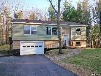 29 Saint Moritz Dr, New Durham, NH 03855