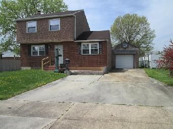 77 E Lunenburg Dr, New Castle, DE 19720