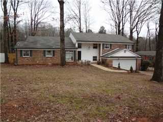 306 Colonial Dr, Florence, AL 35630