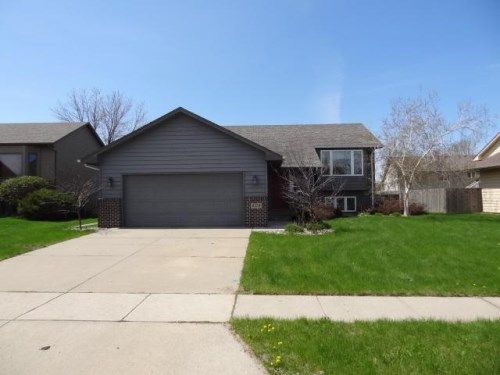 3179 S Tyler Ct, Sioux Falls, SD 57103