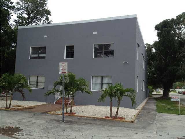 2500 NE 192 ST # 6, Miami, FL 33180