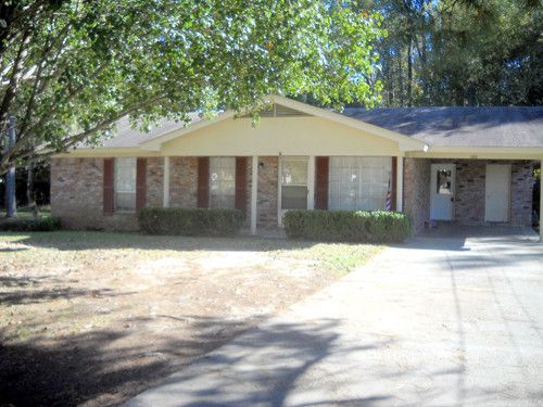 106 Yawn Street, Collins, MS 39428