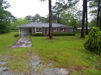 114 Mark Ln, Moultrie, GA 31788