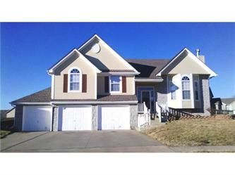 2300  Sw Stone Brg Ct, Lees Summit, MO 64082