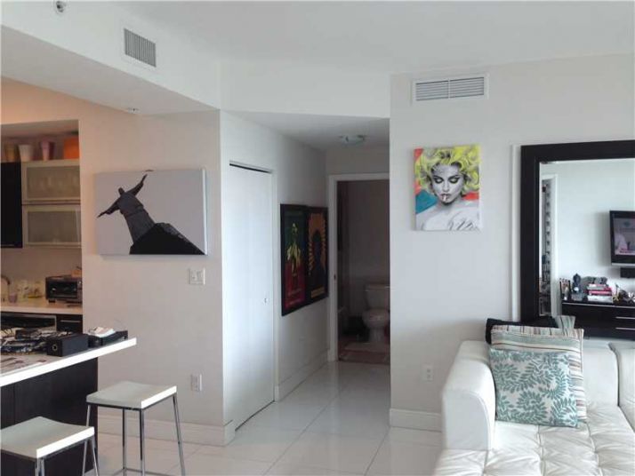 90 SW 3 ST # 4202, Miami, FL 33130