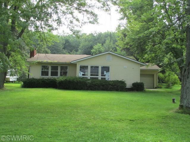 3537 Lake Side Dr, Reading, MI 49274