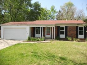 6605 Silver Fox Dr, Florissant, MO 63034