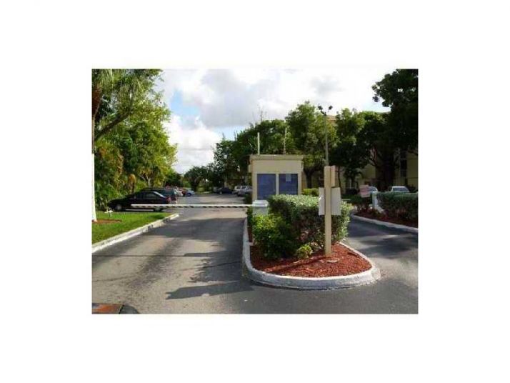 7075 NW 186 ST # C505, Hialeah, FL 33015