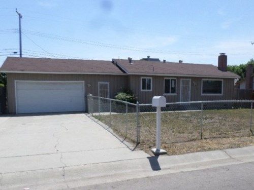 1413 W Sunnyview Avenue, Visalia, CA 93291