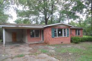 309 Jackson Avenue, Louisville, MS 39339