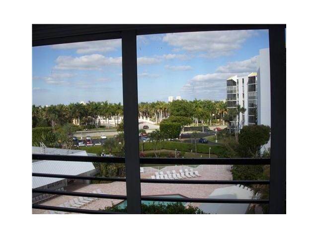 20400 W Country Club Dr # 512, Miami, FL 33180