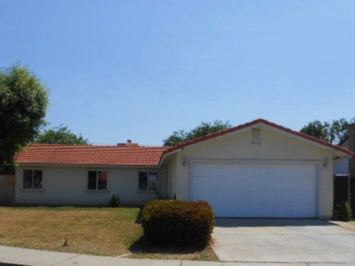 1130 Greenfield Drive, Porterville, CA 93257