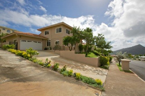 1311 Kamehame Dr, Honolulu, HI 96825