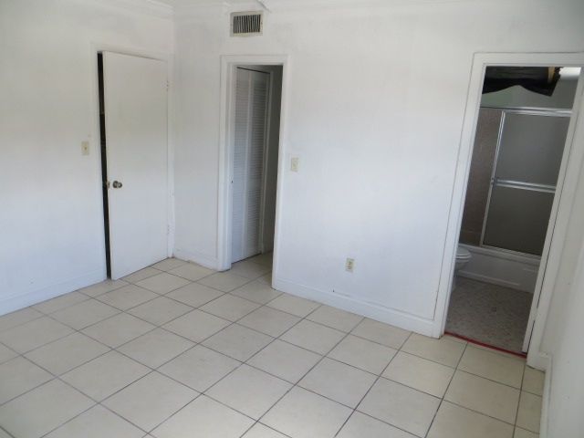 898 NW 45th Ave Apt 18, Miami, FL 33126