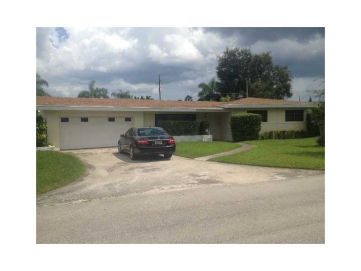 12845 SW 82 CT, Miami, FL 33156