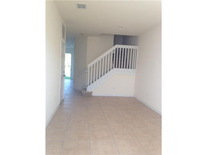 2147 NE 3 CT # 2147, Homestead, FL 33033