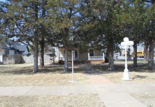 223 N 9th Avenue, Fairview, OK 73737