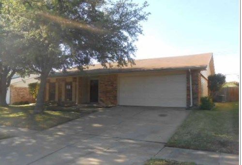 716 Spring Forest Dr, Bedford, TX 76021