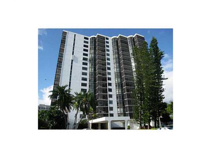 20100 COUNTRY CLUB DR # PH-02, Miami, FL 33180