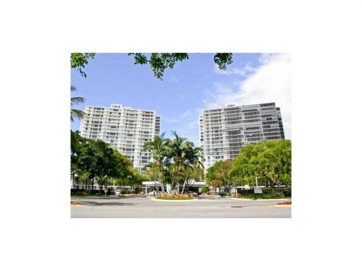 3701 N COUNTRY CLUB DR # 1504, Miami, FL 33180