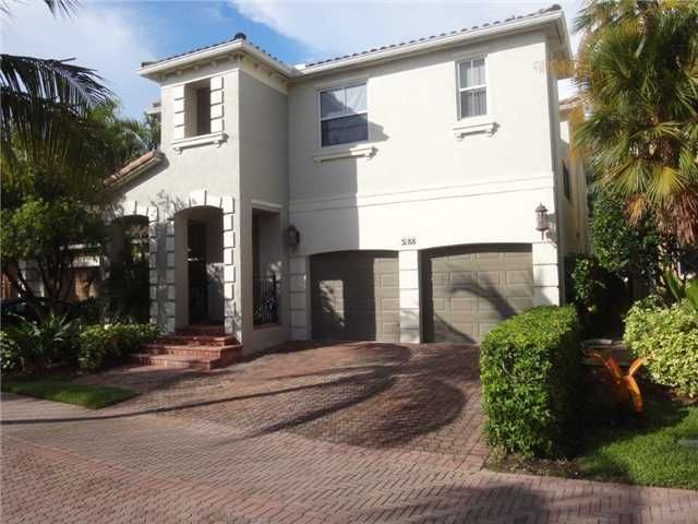 3188 NE 211 TE, Miami, FL 33180