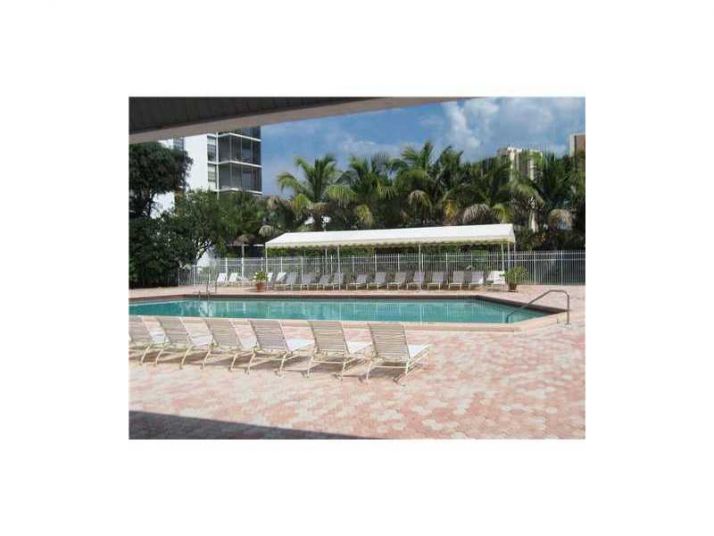 20400 W COUNTRY CLUB DR # 502, Miami, FL 33180