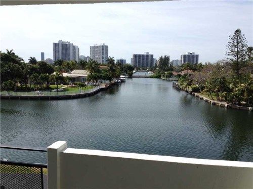 401 GOLDEN ISLES DR # 305, Hallandale, FL 33009