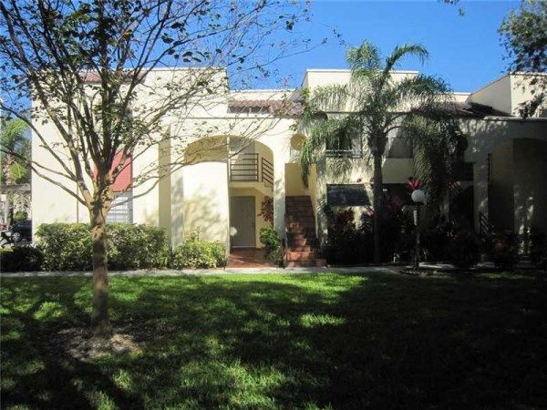 3570 MAGELLAN CR # 225, Miami, FL 33180