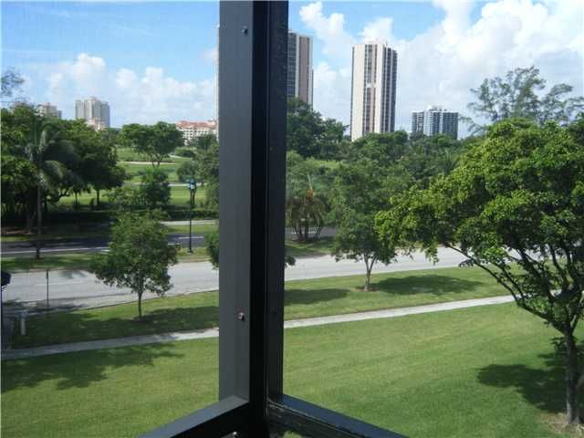 3301 N COUNTRY CLUB DR # 411, Miami, FL 33180